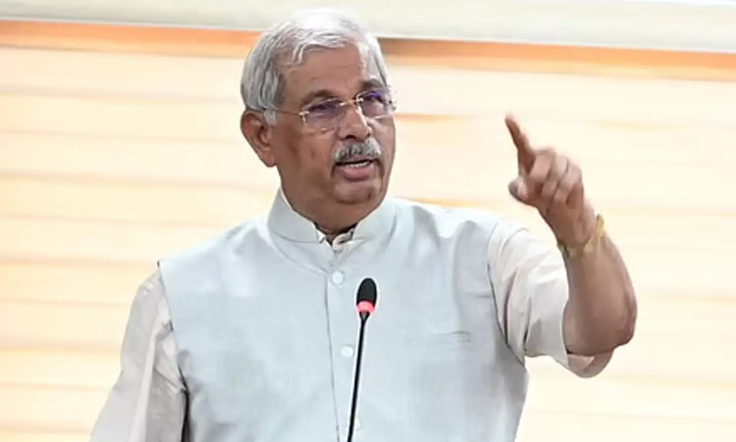 കേരള സർവകലാശാല സെനറ്റിലേക്ക് ആർഎസ്എസ് അനുകൂലിയെ   നിയമിച്ച് ഗവർണർ