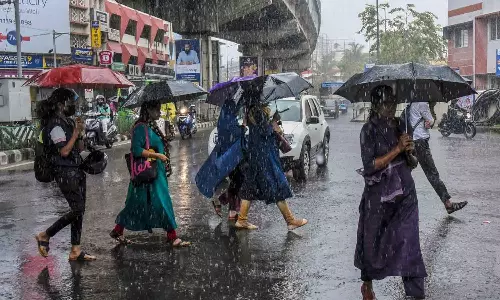 കനത്ത മഴ; വയനാട്, മലപ്പുറം,കണ്ണൂർ ജില്ലകളിലെ വിദ്യാഭ്യാസ സ്ഥാപനങ്ങൾക്ക് നാളെ അവധി