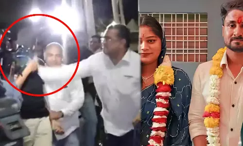 ഹണിമൂൺ കൊലപാതകം: പ്രതിയെ വിമാനത്താവളത്തിൽ വെച്ച് തല്ലി യാത്രക്കാരൻ; വീഡിയോ വൈറൽ