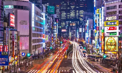 5.8 കോടി രൂപ ചെലവഴിച്ച്  മകന്‍റെ കുട്ടിക്കാല ചിത്രം നഗരത്തിലുടനീളം പതിച്ച് പിതാവ്; വൈറലായി മകന്‍റെ പ്രതികരണം