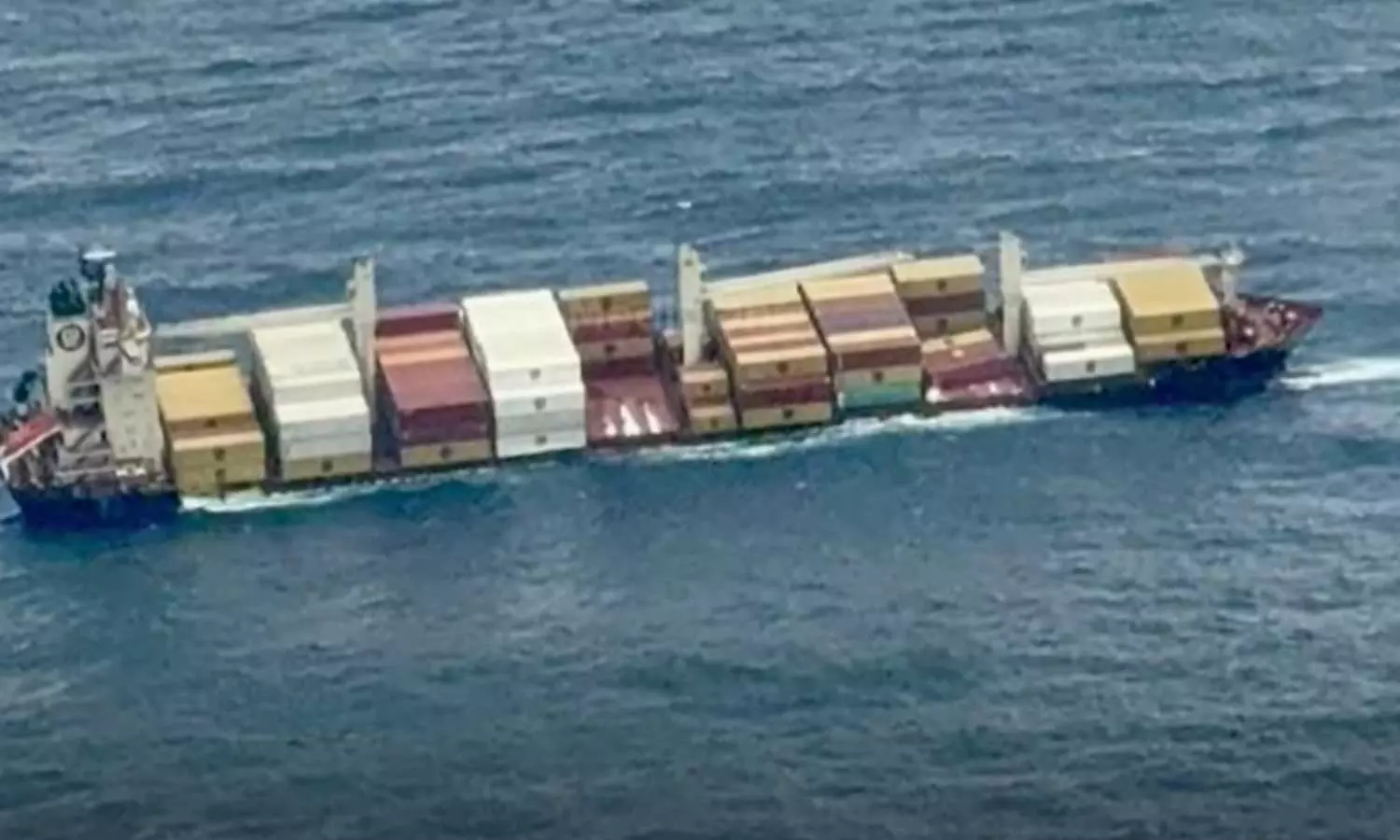 സമുദ്ര ആവാസവ്യവസ്ഥയെ മോശമാക്കി; കൊച്ചിയിലെ കപ്പൽ അപകടത്തില് എംഎസ്സി കമ്പനിക്കെതിരെ കേന്ദ്രം സമുദ്ര ആവാസവ്യവസ്ഥയെ മോശമാക്കി; കൊച്ചിയിലെ കപ്പൽ അപകടത്തില് എംഎസ്സി കമ്പനിക്കെതിരെ കേന്ദ്രം