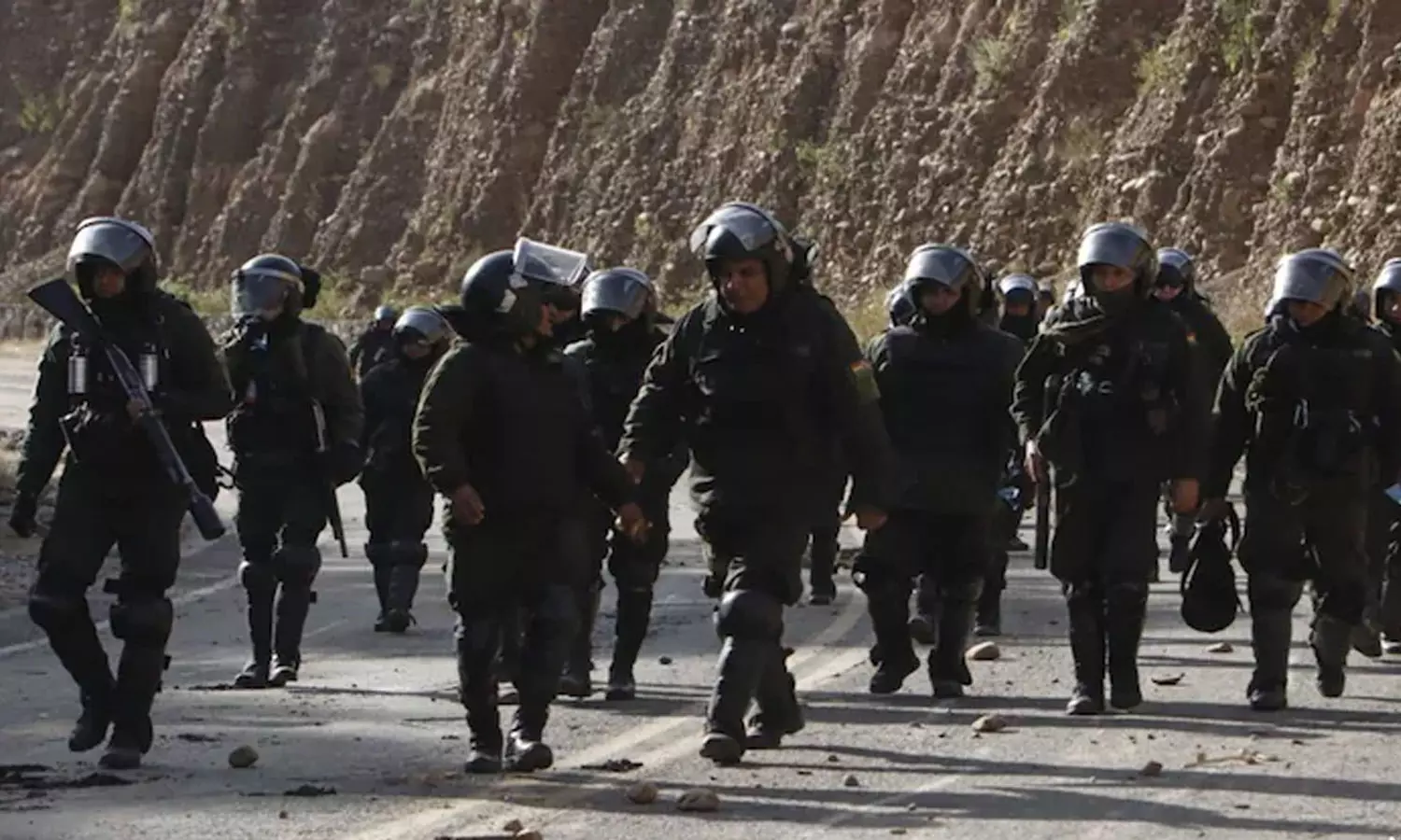 പ്രതിഷേധത്തിൽ വലഞ്ഞ് ട്രംപ്; ലോസ്ആഞ്ചലസിൽ ഇറാഖിലും സിറിയയിലും വിന്യസിച്ചതിനേക്കാള് കൂടുതൽ സൈന്യം പ്രതിഷേധത്തിൽ വലഞ്ഞ് ട്രംപ്; ലോസ്ആഞ്ചലസിൽ ഇറാഖിലും സിറിയയിലും വിന്യസിച്ചതിനേക്കാള് കൂടുതൽ സൈന്യം