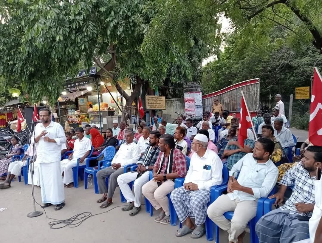 മാണപ്പാറൈ ടൗണിൽ (തിരുച്ചിറപ്പള്ളി ജില്ല) വഖഫ് ഭേദഗതി നിയമത്തിനെതിരായ പ്രക്ഷോഭത്തിന്റെ ഭാഗമായാണ് 2025 ഏപ്രിൽ 17ന് നടന്ന സമ്മേളനം. ഇത് ദേശീയ തലത്തിൽ സി.പി.എം ആഹ്വാനം ചെയ്ത പ്രക്ഷോഭത്തിന്റെ ഭാഗമായിരുന്നു.  സംസാരിക്കുന്നത് വെൽഫെയർ പാർട്ടി തമിഴ്നാട് പ്രസിഡന്റ് അബ്ദുറഹ്മാൻ