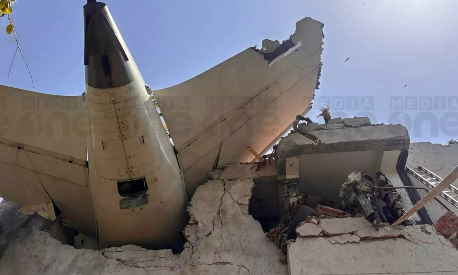 അഹമ്മദാബാദ് വിമാനാപകടം; ദുരന്തഭൂമിയിൽ നിന്ന് മീഡിയവൺ സംഘം പകർത്തിയത്