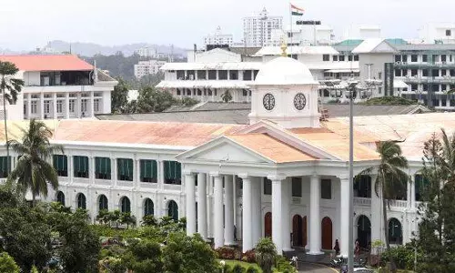 പട്ടികജാതിക്കാരിയെ സ്ഥലം മാറ്റിയപ്പോൾ ശുദ്ധികലശം;  സെക്രട്ടറിയേറ്റിൽ ജാതി അധിക്ഷേപമെന്ന് പരാതി