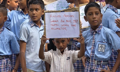 ലക്ഷദ്വീപിൽ സ്കൂൾ അടച്ചുപൂട്ടുന്നതിൽ പ്രതിഷേധിച്ച രക്ഷിതാക്കളെ പൊലീസ് കയ്യേറ്റം ചെയ്തതായി പരാതി