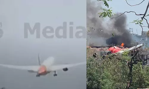 അഹമ്മദാബാദ് വിമാനാപകടം ടേക്ക് ഓഫിനിടെ; ദൃശ്യങ്ങൾ പുറത്ത്