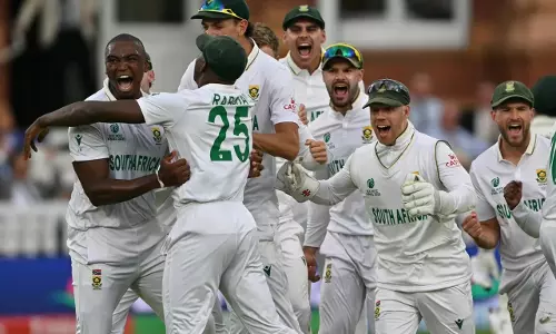 ആവേശം വാനോളം; രണ്ടാം ഇന്നിങ്സില്‍ ഓസീസിന് എട്ട് വിക്കറ്റ് നഷ്ടം