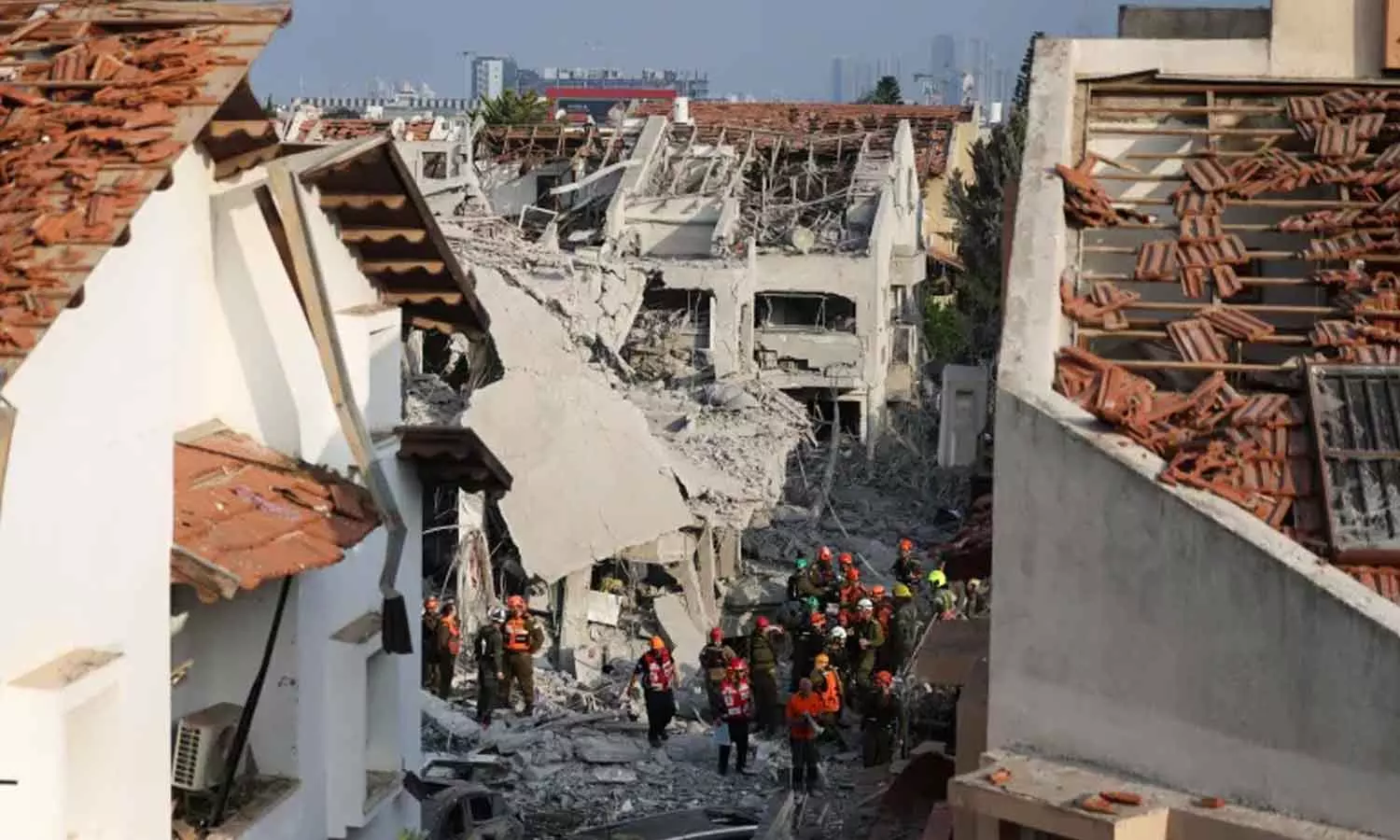 ഇറാൻ ആക്രമണത്തിൽ തകർന്ന ഇസ്രായേലിലെ കെട്ടിടം ഇറാൻ ആക്രമണത്തിൽ തകർന്ന ഇസ്രായേലിലെ കെട്ടിടം