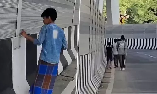 കോടികൾ ചെലവിട്ട് നിർമിച്ച ഫ്‌ളൈഓവറിന്റെ ബോൾട്ടൂരി കുട്ടികൾ; ബിഹാറിലെ ഡബിൾ ഡെക്കർ ഫ്‌ളൈഓവറിൽ നിന്നുമുള്ള ദൃശ്യങ്ങൾ വൈറൽ