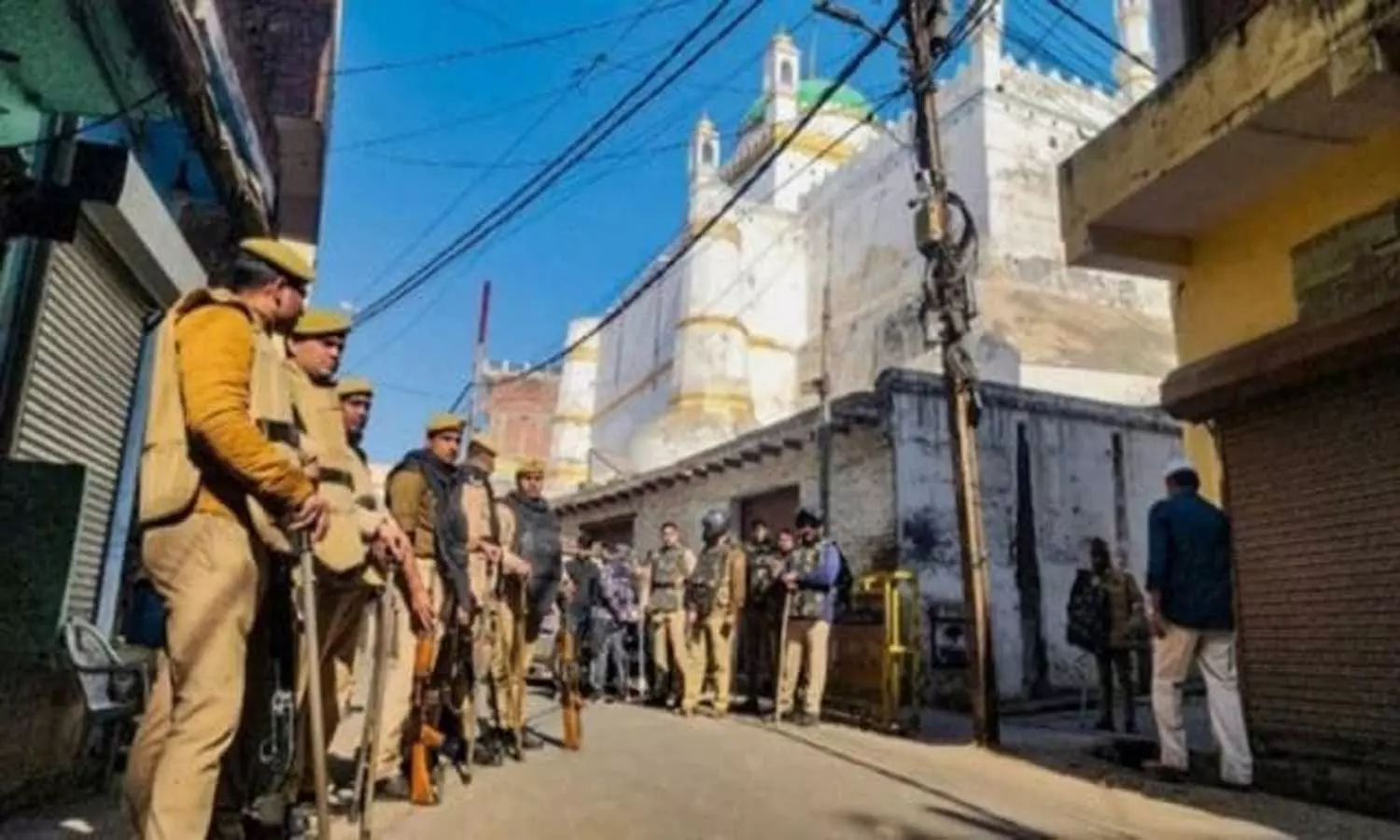 അനധികൃത നിർമാണമെന്ന് ആരോപണം; സംഭലിൽ മസ്ജിദ് ഉൾപ്പെടെ 34 കെട്ടിടങ്ങൾക്ക് നോട്ടീസ് നൽകി അനധികൃത നിർമാണമെന്ന് ആരോപണം; സംഭലിൽ മസ്ജിദ് ഉൾപ്പെടെ 34 കെട്ടിടങ്ങൾക്ക് നോട്ടീസ് നൽകി