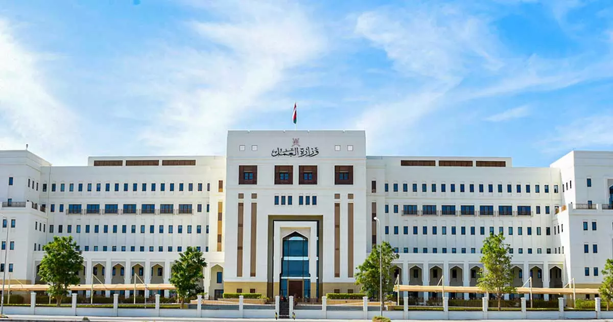 ഒമാനൈസേഷൻ;ഒരു വർഷം പൂർത്തിയാക്കിയ സ്ഥാപനങ്ങൾ‌ കുറഞ്ഞത് ഒരു ഒമാനി പൗരനെയെങ്കിലും നിയമിക്കണം