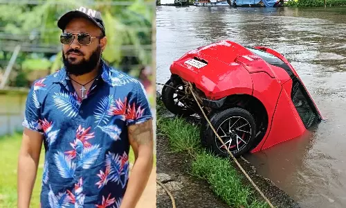 ആലപ്പുഴയിൽ കാർ കനാലിലേക്ക് മറിഞ്ഞ്   യുവാവിന് ദാരുണാന്ത്യം; രണ്ടുപേര്‍ രക്ഷപ്പെട്ടു