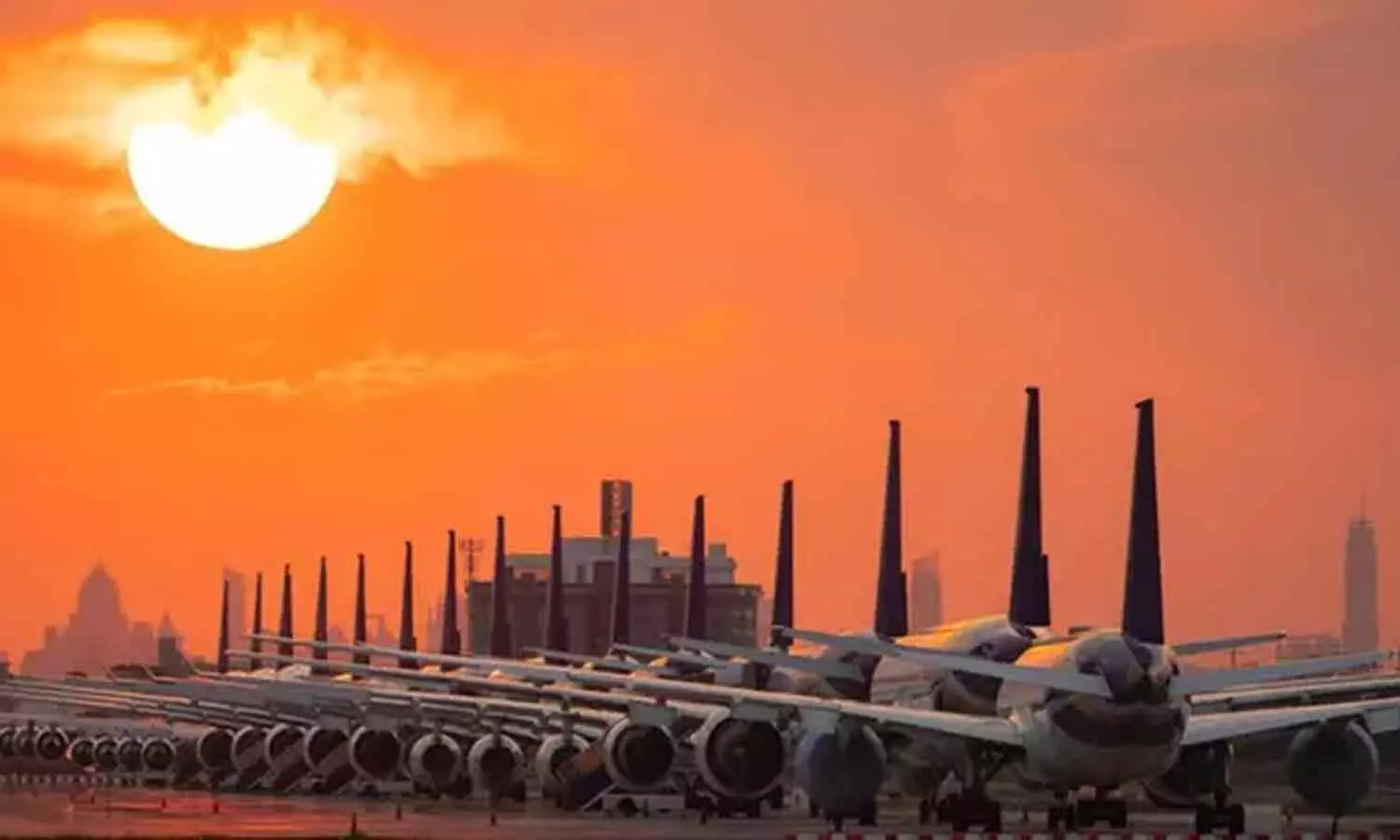 ഒമാൻ വ്യോമപാതയിൽ തിരക്കേറി; കേരളത്തിൽ നിന്ന് ഗൾഫിലേക്കുള്ള വിമാന സർവീസുകൾ താളം തെറ്റുന്നു