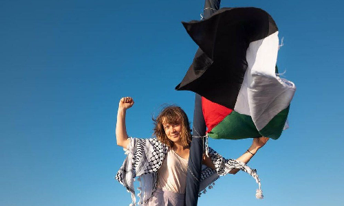 കഫിയ്യ പുതച്ചതോടെ ഗ്രെറ്റയെ വേണ്ടാതായി,  തിക്കിത്തിരക്ക് ദുരന്തങ്ങളും രാഷ്ട്രീയവും