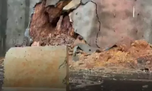 കാസർകോട് ദേശീയപാതയിൽ കുന്നിടിഞ്ഞ് വീണു