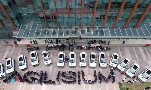 പത്താം വാർഷികാഘോഷത്തിൽ 25 ജീവനക്കാർക്ക് എസ്‌യുവി സമ്മാനമായി നൽകി ചെന്നൈയിലെ ഐടി കമ്പനി