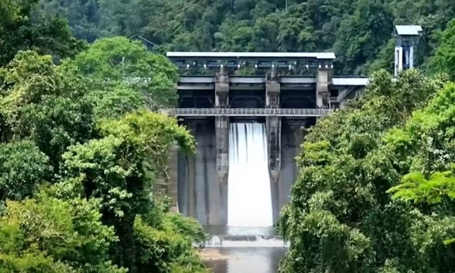 സംസ്ഥാനത്ത് അഞ്ച് ഡാമുകളിൽ റെഡ് അലർട്ട് സംസ്ഥാനത്ത് അഞ്ച് ഡാമുകളിൽ റെഡ് അലർട്ട്