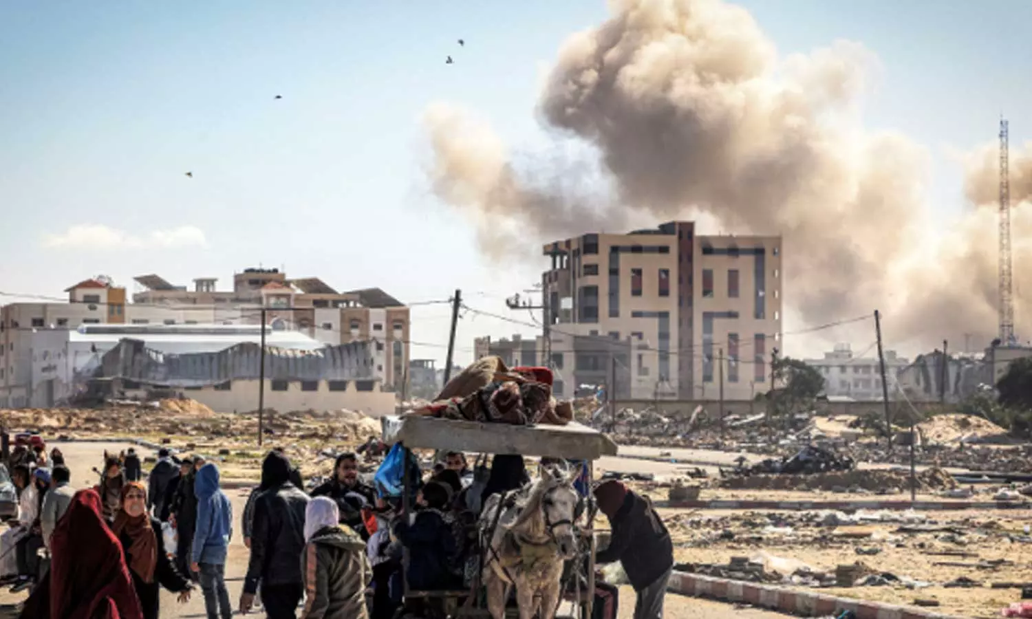 ഗസ്സയില്‍ ഭക്ഷണം വാങ്ങാൻ വരി നിന്നവർക്ക് നേരെ വീണ്ടും ഇസ്രായേൽ ക്രൂരത; വെടിവെപ്പിൽ കൊല്ലപ്പെട്ടത് 59 പേർ, 221 പേർക്ക് പരിക്ക്