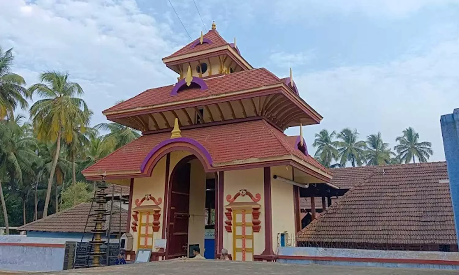 തൃശൂർ പഴയന്നൂർ ഭഗവതി ക്ഷേത്രത്തിലെ സ്വർണ കിരീടം കാണാതായി തൃശൂർ പഴയന്നൂർ ഭഗവതി ക്ഷേത്രത്തിലെ സ്വർണ കിരീടം കാണാതായി