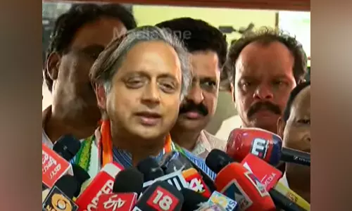 നിലമ്പൂർ ഉപതെരഞ്ഞെടുപ്പ്: ശശി തരൂരിന്റെ വാദം തെറ്റ്; കോൺഗ്രസിന്റെ താരപ്രചാരകരുടെ പട്ടികയിൽ ശശി തരൂരും