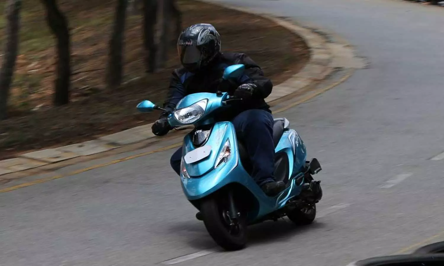 ഇരുചക്ര വാഹനങ്ങള്‍ക്ക് എബിഎസും രണ്ട് ഹെല്‍മെറ്റും നിര്‍ബന്ധം; ഉത്തരവിറക്കി കേന്ദ്രം