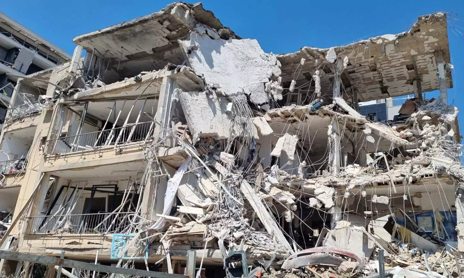 ഇറാന് - ഇസ്രായേല് സംഘര്ഷം: 8000ലേറെ ഇസ്രായേലികള്ക്ക് വീട് നഷ്ടമായെന്ന് റിപ്പോര്ട്ട് ഇറാന് - ഇസ്രായേല് സംഘര്ഷം: 8000ലേറെ ഇസ്രായേലികള്ക്ക് വീട് നഷ്ടമായെന്ന് റിപ്പോര്ട്ട്