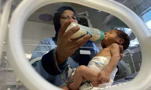 ഗസ്സയിലേക്കുള്ള ബേബി ഫോര്മുല ഇസ്രായേല് തടഞ്ഞു; നൂറുകണക്കിന് കുഞ്ഞുങ്ങളുടെ ജീവന് അപകടത്തില് ഗസ്സയിലേക്കുള്ള ബേബി ഫോര്മുല ഇസ്രായേല് തടഞ്ഞു; നൂറുകണക്കിന് കുഞ്ഞുങ്ങളുടെ ജീവന് അപകടത്തില്