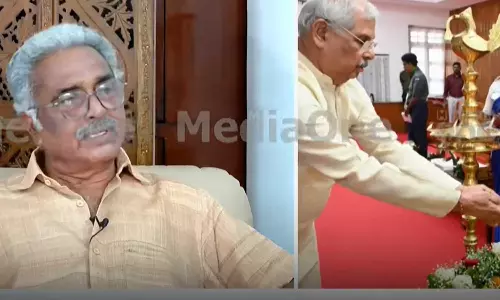 ഭരണഘടന അംഗീകരിച്ച ചിത്രമല്ല; ഭാരതാംബ ചിത്രത്തിന്റെ പേരില് ചടങ്ങ് ബഹിഷ്ക്കരിച്ച മന്ത്രിമാരെ തെറ്റ്പറയാന് കഴിയില്ലെന്ന് പി.ഡി.ടി ആചാരി ഭരണഘടന അംഗീകരിച്ച ചിത്രമല്ല; ഭാരതാംബ ചിത്രത്തിന്റെ പേരില് ചടങ്ങ് ബഹിഷ്ക്കരിച്ച മന്ത്രിമാരെ തെറ്റ്പറയാന് കഴിയില്ലെന്ന് പി.ഡി.ടി ആചാരി