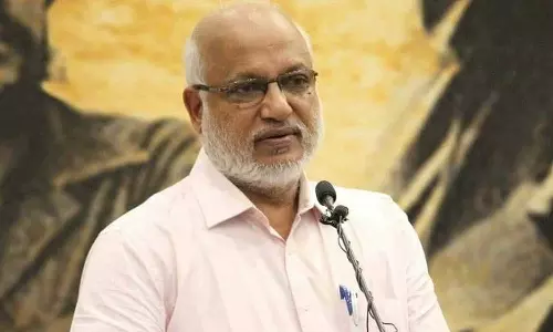 ഓണവും നബിദിനവും അധ്യാപകദിനവും ഒരുമിച്ചെത്തിയത് മനോഹരമായ ഒത്തൊരുമ; ആശംസകൾ നേർന്ന് എം.എ ബേബി