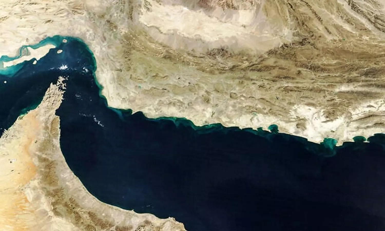 സംഘർഷങ്ങൾക്കിടയിൽ ഹോർമുസ് കടലിടുക്കിൽ മൂന്ന് ടാങ്കറുകൾ വഴിതിരിച്ചുവിട്ടു സംഘർഷങ്ങൾക്കിടയിൽ ഹോർമുസ് കടലിടുക്കിൽ മൂന്ന് ടാങ്കറുകൾ വഴിതിരിച്ചുവിട്ടു