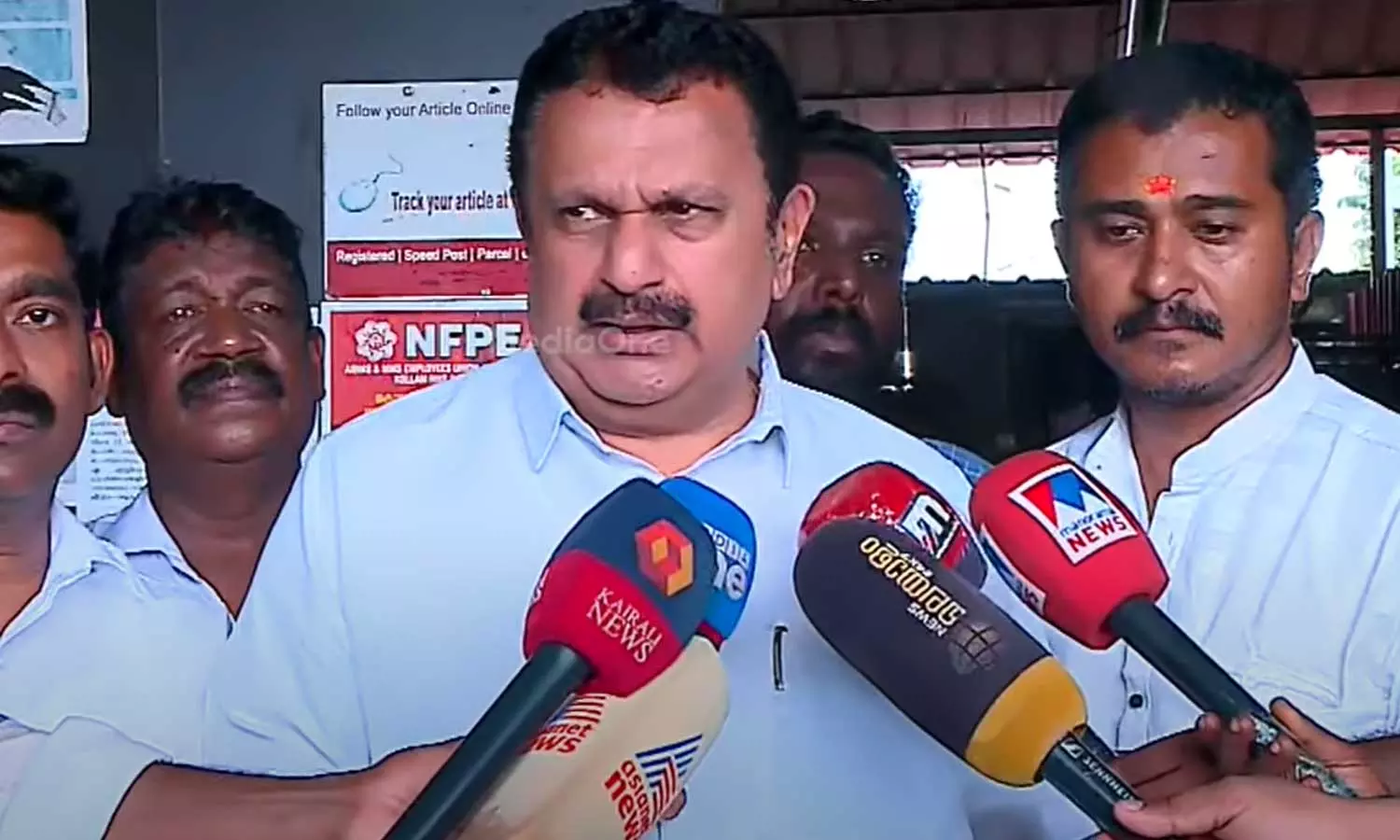 വർക്കിങ് കമ്മിറ്റി അംഗം രാഷ്ട്രീയ എതിരാളിയെ സ്തുതിക്കുന്നത് അരോചകം; തരൂരിന്റെ മോദി സ്തുതിയിൽ വിമർശനവുമായി കെ.മുരളീധരൻ വർക്കിങ് കമ്മിറ്റി അംഗം രാഷ്ട്രീയ എതിരാളിയെ സ്തുതിക്കുന്നത് അരോചകം; തരൂരിന്റെ മോദി സ്തുതിയിൽ വിമർശനവുമായി കെ.മുരളീധരൻ