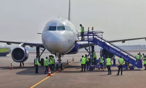 വിമാനം പറത്താന്‍ യോഗ്യതയില്ല, ചെരുപ്പ് തുന്നാന്‍ പോകൂ; ഇന്‍ഡിഗോയില്‍ പൈലറ്റിന് ജാതി അധിക്ഷേപം നേരിട്ടതായി പരാതി