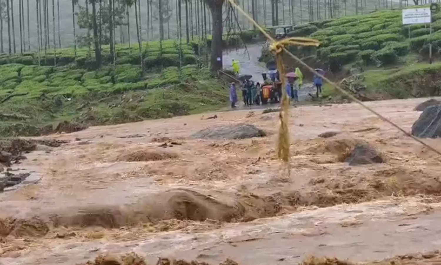 വയനാട് ചൂരൽമലയിൽ ശക്തമായ മഴ; ഉരുൾപൊട്ടൽ ഉണ്ടായതായി സംശയം