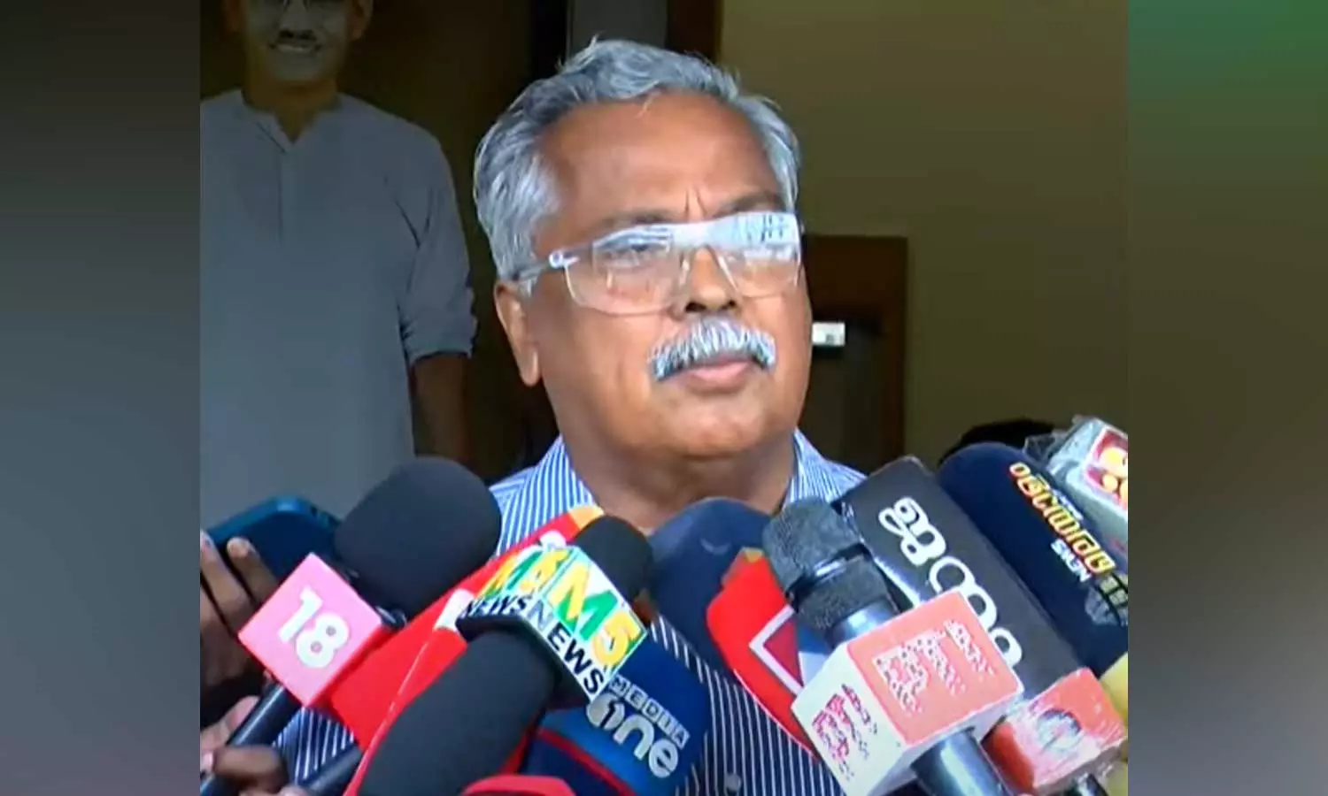 മോദി സ്തുതി നടത്തുന്ന ആളുകൾ ബിജെപിയിലേക്ക് പോകാതിരിക്കാനാണ് കോൺഗ്രസ് നോക്കേണ്ടത്; അടൂർ പ്രകാശിന്റെ ക്ഷണം തള്ളി സിപിഐ മോദി സ്തുതി നടത്തുന്ന ആളുകൾ ബിജെപിയിലേക്ക് പോകാതിരിക്കാനാണ് കോൺഗ്രസ് നോക്കേണ്ടത്; അടൂർ പ്രകാശിന്റെ ക്ഷണം തള്ളി സിപിഐ