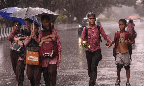 കനത്ത മഴ; സംസ്ഥാനത്ത് മൂന്ന് ജില്ലകളിലെ വിദ്യാഭ്യാസ സ്ഥാപനങ്ങൾക്ക് നാളെ അവധി