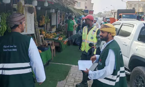 ഖരീഫ്:  ദോഫാറിൽ പരിശോധനകൾ കർശനമാക്കി അധികൃതർ; 10 ഇളനീർ സ്റ്റാളുകൾ അടച്ചുപൂട്ടി