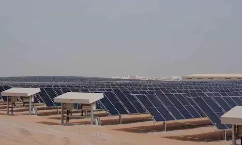 ഷാർജയിലെ ആദ്യ സൗരോർജപ്ലാന്റ് തുറന്നു; 13,780 വീടുകളിലേക്ക് സോളാർ വൈദ്യുതി ഷാർജയിലെ ആദ്യ സൗരോർജപ്ലാന്റ് തുറന്നു; 13,780 വീടുകളിലേക്ക് സോളാർ വൈദ്യുതി