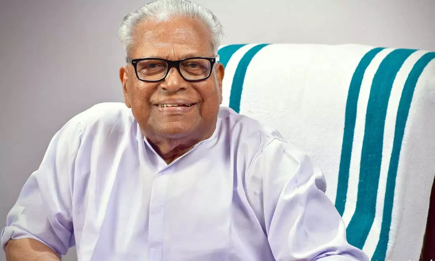 വി.എസിന്റെ ആരോഗ്യസ്ഥിതിയില് നേരിയ പുരോഗതിയെന്ന് മകന് വി.എസിന്റെ ആരോഗ്യസ്ഥിതിയില് നേരിയ പുരോഗതിയെന്ന് മകന്