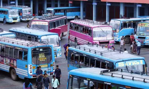 സംസ്ഥാനത്തെ സ്വകാര്യ ബസ്സുകള് ജൂലൈ 7ന് പണിമുടക്കും സംസ്ഥാനത്തെ സ്വകാര്യ ബസ്സുകള് ജൂലൈ 7ന് പണിമുടക്കും