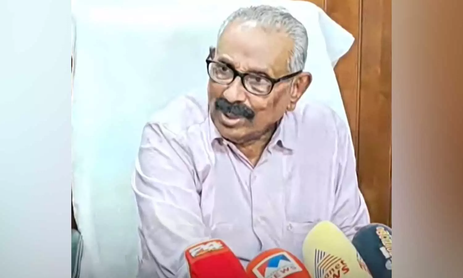 എം.സ്വരാജ് അവാർഡിനായി അപേക്ഷിച്ചിരുന്നില്ലെന്ന് സാഹിത്യ അക്കാദമി സെക്രട്ടറി സി.പി അബൂബക്കർ എം.സ്വരാജ് അവാർഡിനായി അപേക്ഷിച്ചിരുന്നില്ലെന്ന് സാഹിത്യ അക്കാദമി സെക്രട്ടറി സി.പി അബൂബക്കർ