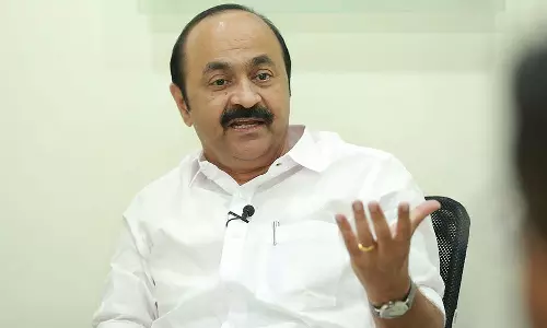 കേരളത്തിലെ ക്രൈസ്തവ ഭവനങ്ങളിൽ കേക്കുമായെത്തുന്ന സംഘ്പരിവാർ മറ്റിടങ്ങളിൽ ക്രൂരമായി വേട്ടയാടുന്നു: വി.ഡി സതീശൻ