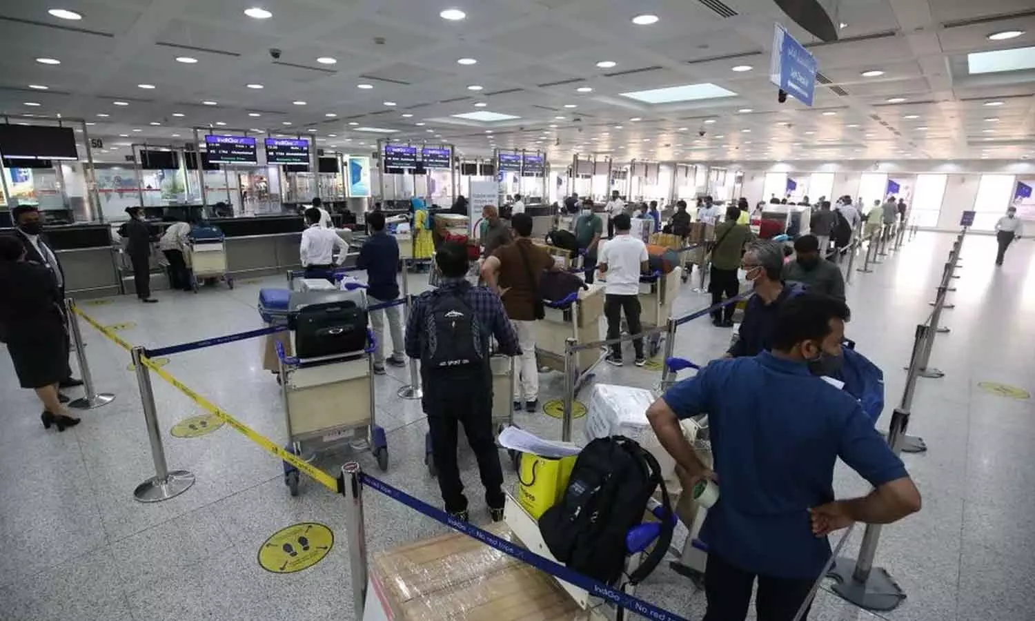 Customs declaration is mandatory for those carrying 3,000 dinars or more in cash through Kuwait Airport, the General Administration of Customs has said.