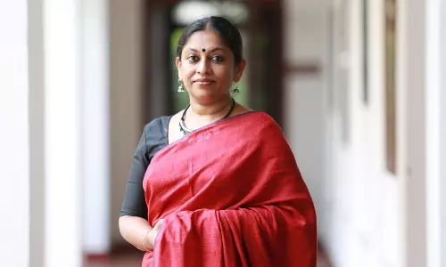 എഴുത്തുകാർ സ്വന്തം അഭിപ്രായം തുറന്നു പറയുന്നതിന്റെ പേരിൽ അധിക്ഷേപിക്കുന്നവർ ജനാധിപത്യവിശ്വാസികളല്ല: കെ.ആർ മീര