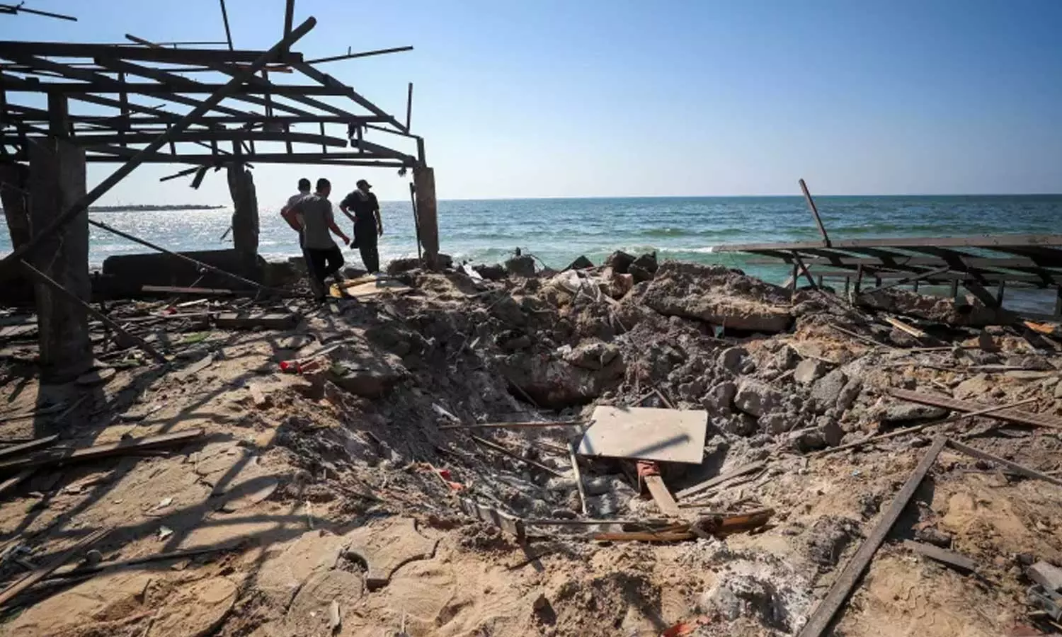 ഗസ്സയില്‍ ബര്‍ത്ത്ഡേ പാര്‍ട്ടിക്കായി ബീച്ച് കഫേയില്‍ ഒത്തുകൂടിയവര്‍ക്ക് നേരെ ഇസ്രായേല്‍ ബോംബാക്രമണം; കുഞ്ഞുങ്ങളടക്കം  39 പേര്‍ കൊല്ലപ്പെട്ടു