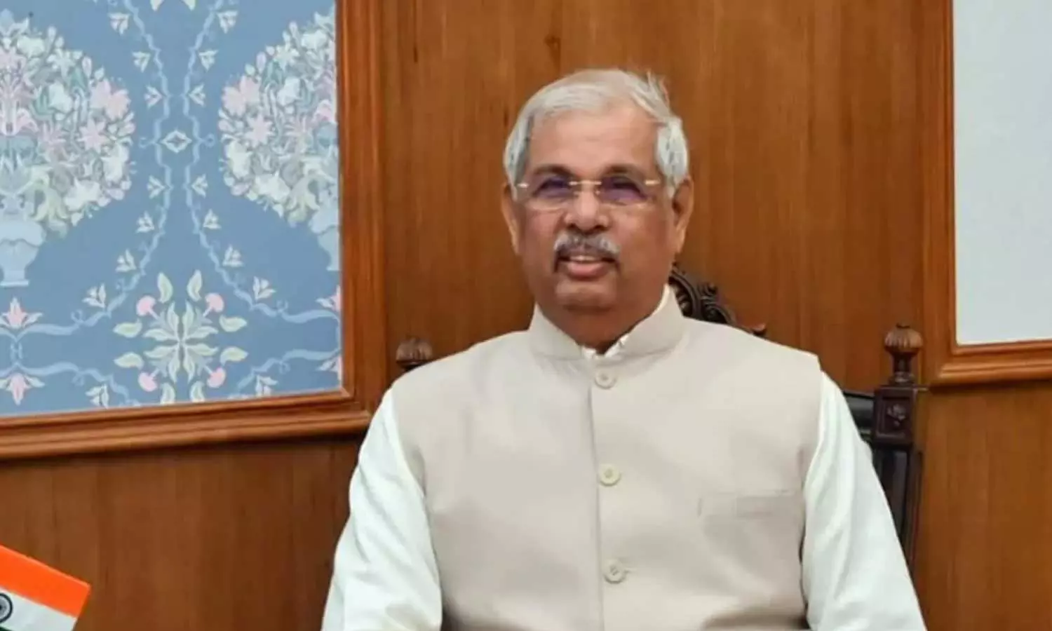 രാജ്ഭനിലേക്കുള്ള സുരക്ഷാ ഉദ്യോഗസ്ഥരെ നിയമിച്ച ഉത്തരവ് റദ്ദാക്കിയതില് ഗവര്ണര്ക്ക് കടുത്ത അതൃപ്തി രാജ്ഭനിലേക്കുള്ള സുരക്ഷാ ഉദ്യോഗസ്ഥരെ നിയമിച്ച ഉത്തരവ് റദ്ദാക്കിയതില് ഗവര്ണര്ക്ക് കടുത്ത അതൃപ്തി