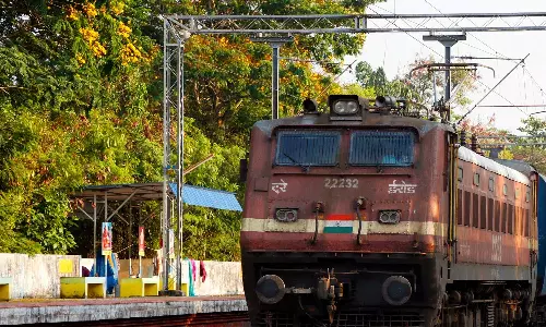 ട്രെയിന്‍ യാത്ര നിരക്ക് കൂടും; പുതുക്കിയ റെയില്‍വേ നിരക്ക് ഇന്നുമുതല്‍ പ്രാബല്യത്തില്‍