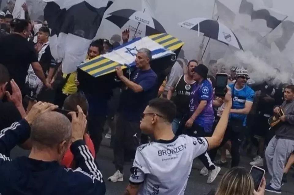 ഫലസ്തീൻ അനുകൂല പ്രകടനം : അത്ലറ്റികോ ഓൾ ബോയ്സ് ആരാധകർക്കെതിരെ നടപടിക്കൊരുങ്ങി അർജന്റീന ഫുട്ബോൾ അസോസിയേഷൻ