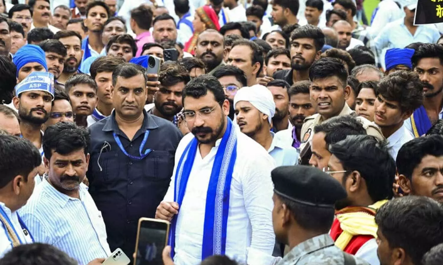 ചന്ദ്രശേഖർ ആസാദിന്റെ സന്ദർശനത്തിന് പൊലീസ് അനുമതി നിഷേധിച്ചു,  പ്രയാഗ് രാജില്‍ വ്യാപക അക്രമവും തീവെപ്പും; 67 പേർ അറസ്റ്റിൽ