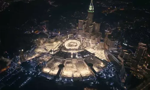 the influx of Umrah pilgrims in Mecca